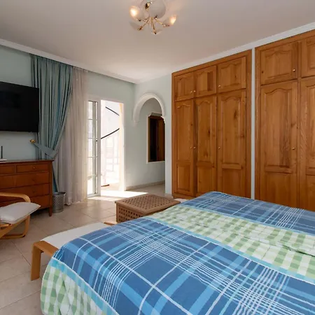 Encantada 빌라 아로나